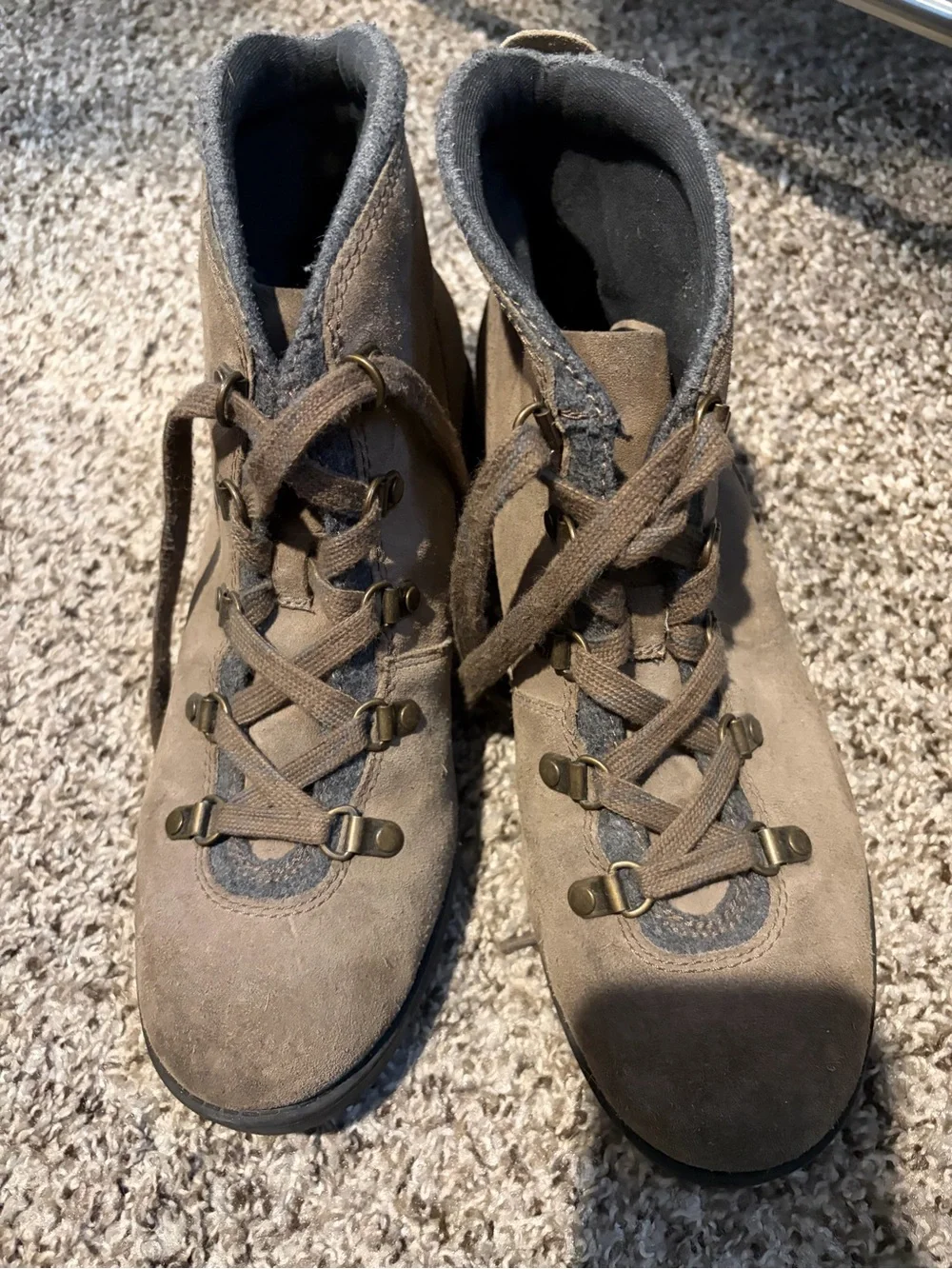 Clark’s Brown Suede Winter Boots